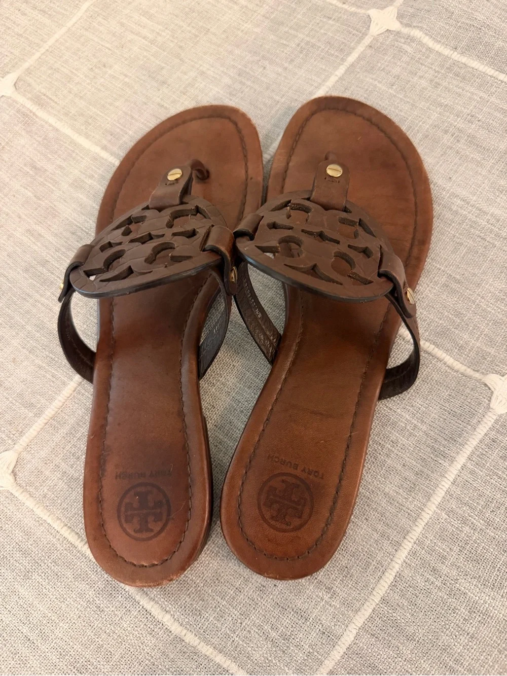 Tory Burch Brown Leather Cutout Logo Thong Sandals Brown size 9